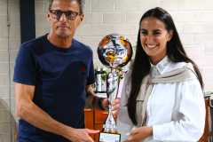 Premiazione-vincitore-classifica-marcatori-Roberto-Chiarotto-premiato-da-Alice-dellazienda-Risento